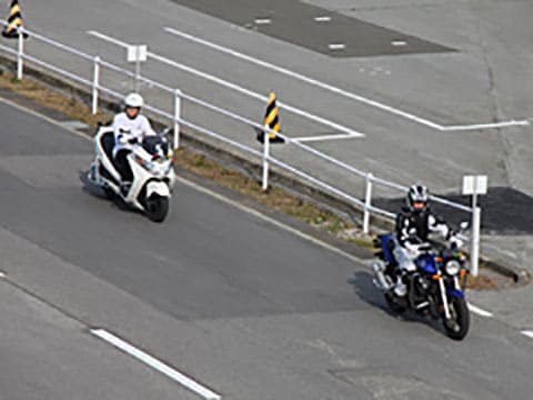 自動車教習所の送迎バス